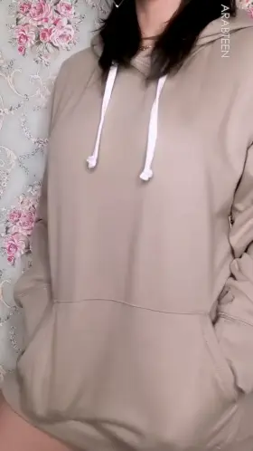 34DDs, 5-feet tall 😘