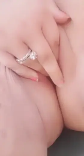 Wanna help me play with my pussy? I need an extra hand 💦