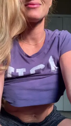 Wife and mom of 2. would you let me strip for you?