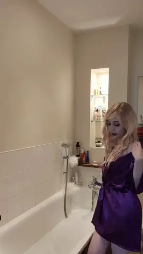 Could you handle finding me in your bathroom like this? 😈😏