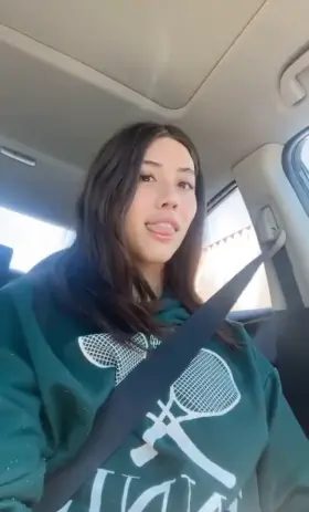 [kik ThatsMeLolll] Gooning to trans/sissy/beta porn or hentai, videos preferred. Would like a bud who is is a little more feminine