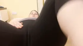 BBW Cameltoe and Ass Leg Stretching in skin tight yoga pants, no panties 😘