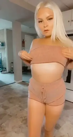 Do you like tiny sluts ? I’m 4’10 😈