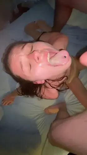 Training her to sit with her tongue out for every drop🤤🤤