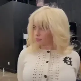 Billie Eilish's jiggle is ridiculous