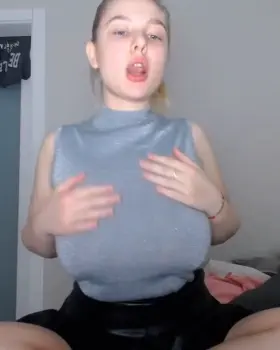 I might have forgotten that I don't have any bra 😁 anyway enjoy this little drop 🤭