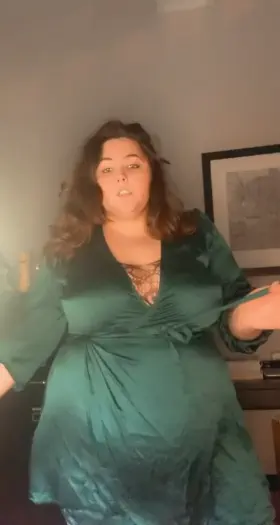 🚨SELLER 🚨 I’ve been waiting for you to stop by😏 click the link down be low to be transported to a bbw paradise with SOLO, B/G, and soon MMF 😈😈😈 KIK: forevertired_ FANSLEY/OF: 👇🏼 PREMIUM SNAP: foreversleepiee