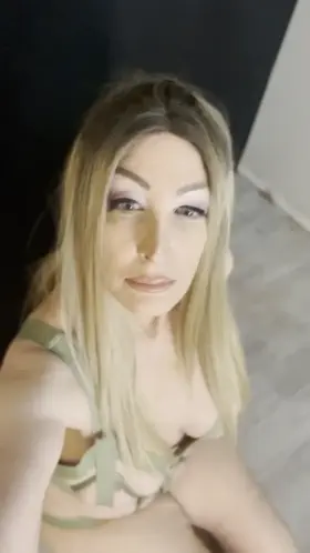 Tell me your deepest desires, check my profile to see more 😇