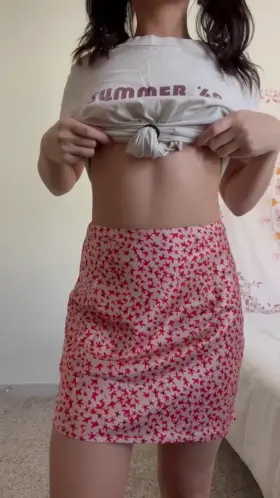 Just a tiny titty drop to start off your week 🥰