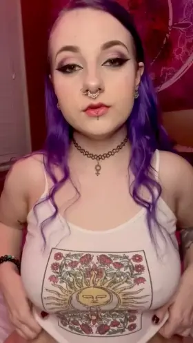 Let my curves get you hard this holiday season ❄️💜$5 SALE🔥 cum see all of me ⭐️ 1k+ nudes/clips 😈 LINK BELOW 🖤