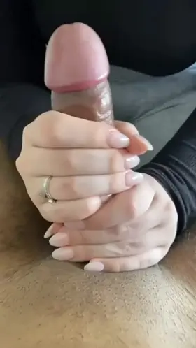 Love a good handjob from her❤️