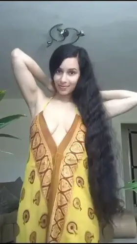 Gorgeous NRI Garden Girl Revealing Her Stunning n Incredible Pu$$y New Vid in Market.. Total 5Vids n Pic Set | Link in Comment