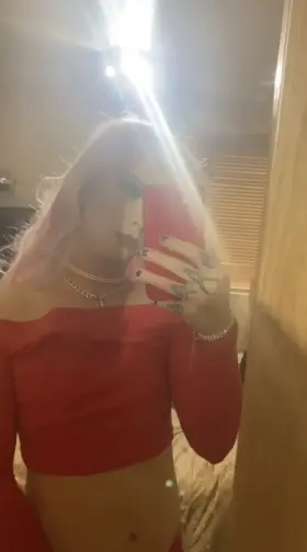 Red makes me feel slutty 💋💦