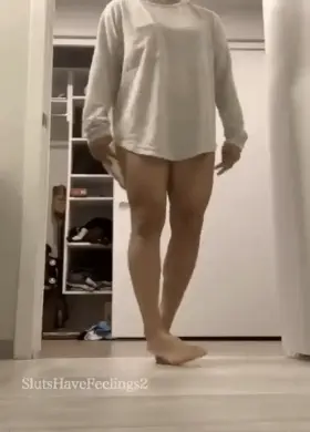 What would you do if a chick did this in front of you? 👀