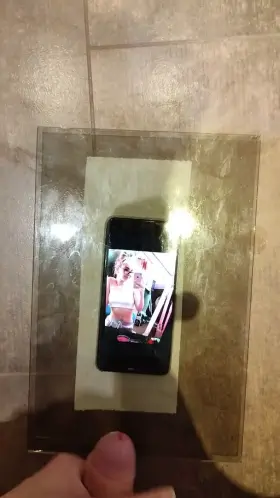 Selfie rewarded with cum