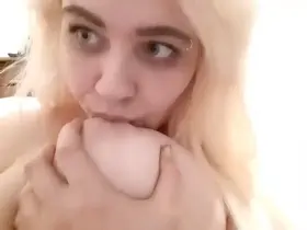 Anyone appreciate my big teen titties? 😳