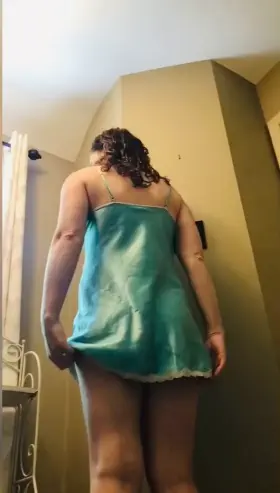 Is this mom still hot enough to tease? [F] [OC]