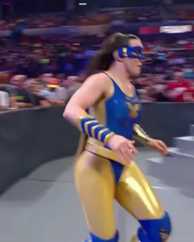 I love how much Nikki's gear accentuates her fat ass