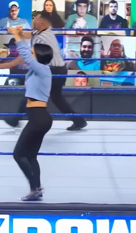 Ain’t no woman looks better in tights than Bayley, her ass is perfect 🍑