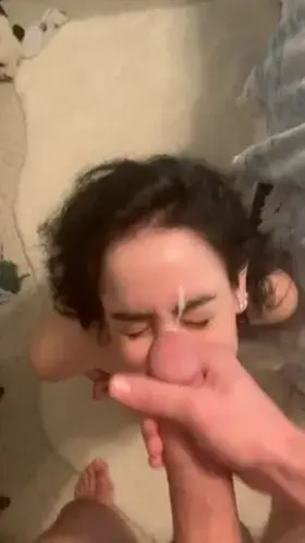 I never show my face, but I thought it was worth it to show you my favourite activity😍