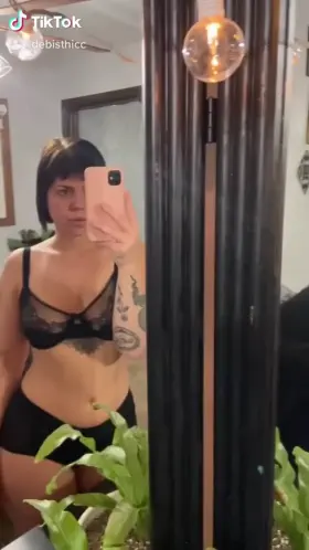 My new mirror is magic [F]28