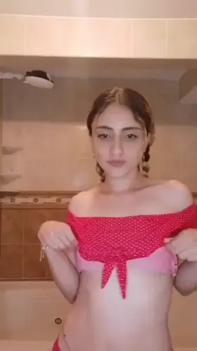 guys that appreciate my small tits and smile deserved everything 🥰