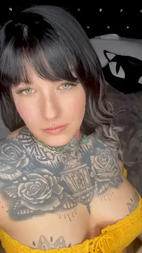 Can I be your BigTittyGothGF ?! 🖤