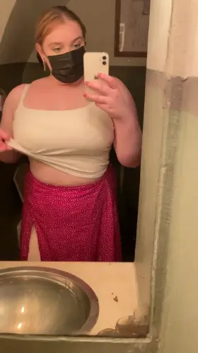 Taking a break from my date to flash you my tits 💕 [GIF]