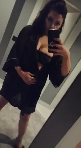 Everyone that upvotes gets 10 free nudes, my inbox is set to auto reply ( i always send )