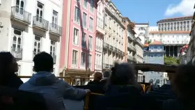 [/r/ExposedToStrangers] Sightseeing Cumshot in Porto