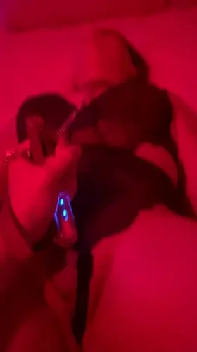 She loves when daddy uses her favourite toy to make her cum 😈 19F 26M