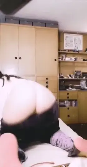 I'm young and shy but here's my twerk 🌺