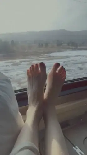 Feet of traveler🚂