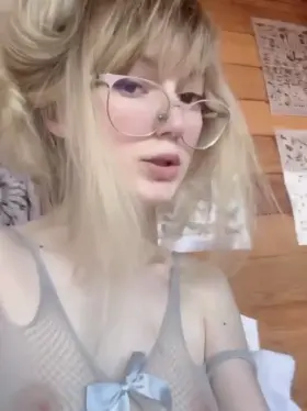 Would you fuck a 2003 girl? 18yo 😊