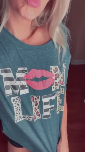 Mid 30s looking for a young cub to fulfill mommy..