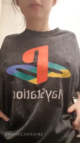 u/EnMarcheNoire asks reddit “PS5 or my Titties?” The expected happens in the comments