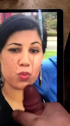 Shooting Cumshots on a pretty face I know!