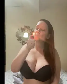 Now smoking in bra for you 😵