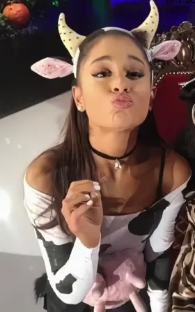 Ariana Grande is ready to Milk 🐄💦