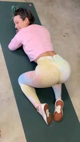 I caught you looking 😏 your move 🍑