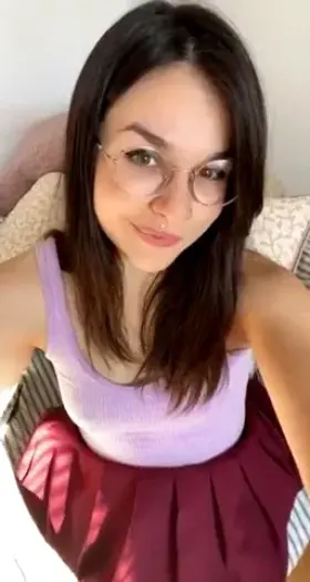 the glasses really pulls this look together