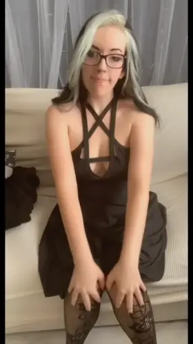 I get so turned on thinking who on Reddit will see my pussy 🖤