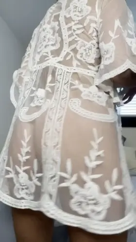 Today’s menu, tushy tease with a hint of side boob 😘