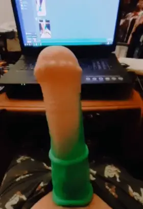 Practicing flexing this massive 1kg cock 🥵