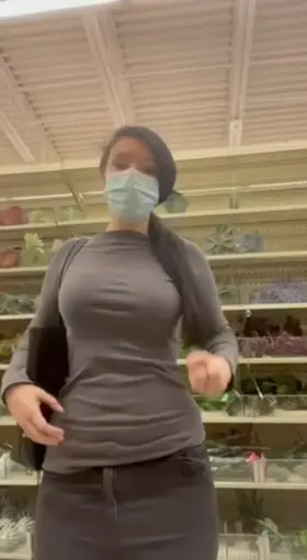 So many people kept walking by 🙈🙊