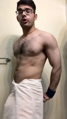 Wasn’t expecting the towel drop. But can you help [M]ake me hard?