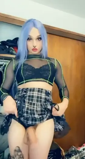 I’m gonna slap you with my big girl cock 👅