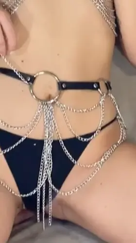 I’m in my bed alone,I'm free wanna try me😈[VIDEO]