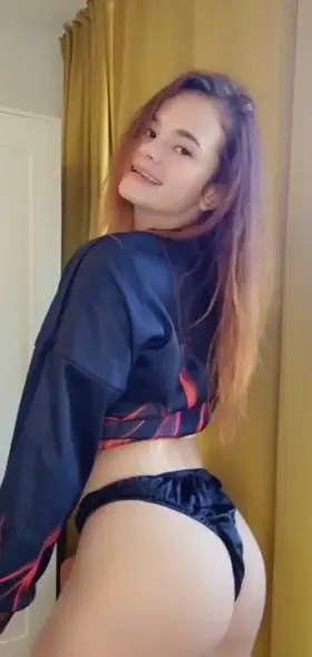 My ass gets fucked more than my pussy and I love that! 😜