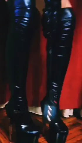 39 milf, goth, teacher, let's play 😈 DM for a 50% off link